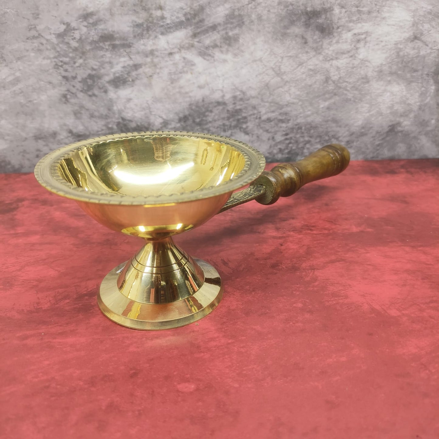 Brass Sambrani holder - Dhoopthani - RB27